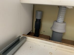 ヤマハのトップオープン食洗機を撤去する 　給排水閉栓キャップ